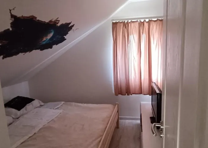 Tenkes-hegyi Vendeghaz